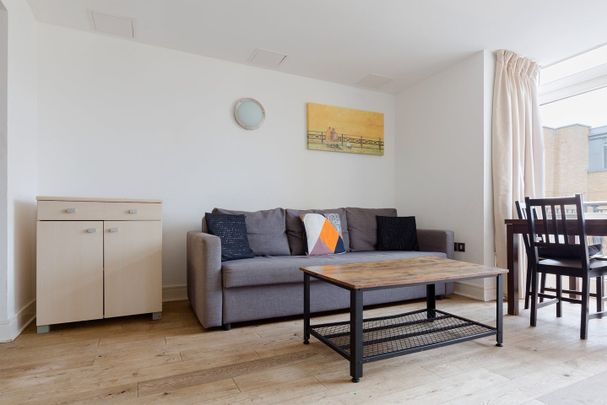 2 Bed Flat, Gainsborough House, E14 - Photo 1