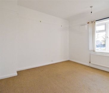 Well presented 3 bedroom semi-detached house to rent just to the no... - Photo 3