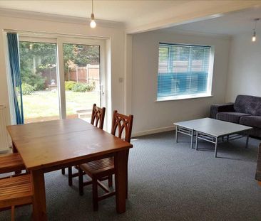 4 bedroom semi-detached house to rent - Photo 2