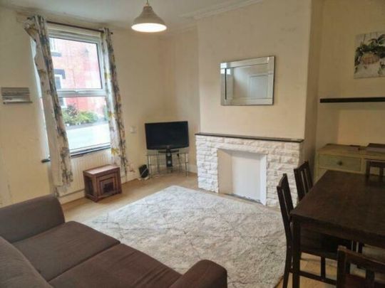 2 Bedroom Mid Terraced House for rent in Harold Mount - Photo 1