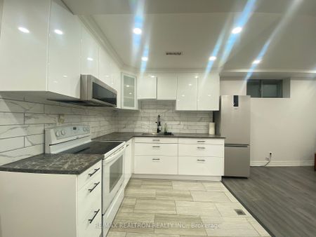 For Lease - 136 Mullen Drive Unit# Lower, Ajax, Ontario - Photo 2