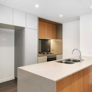 MGM MARTIN - TWO BEDROOM APARTMENT - Photo 2