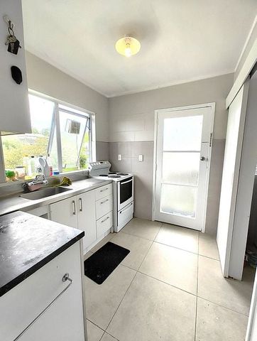 Two Bedroom Flat in the Heart of Morningside - Photo 3