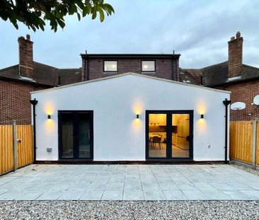 Abbotsbury Road Room 6 - Photo 1