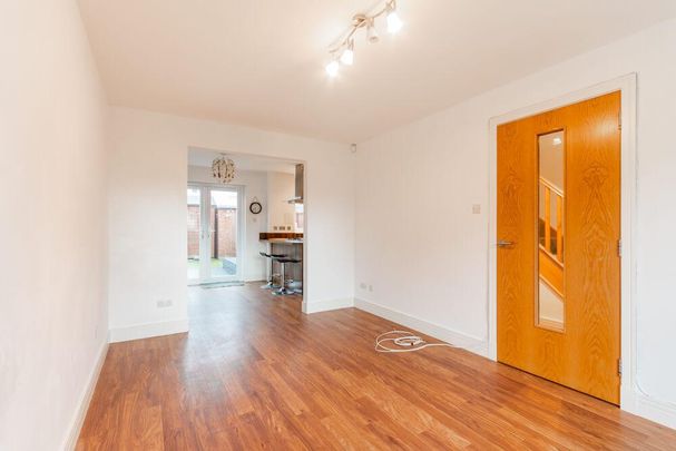 3 bedroom terraced house to rent - Photo 1