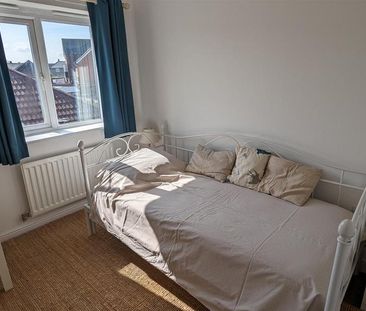 3 bedroom semi-detached house to rent - Photo 4