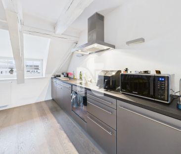 Grosszügige, möblierte 2.5-Zimmer-Maisonette-Wohnung in zentraler L... - Photo 1