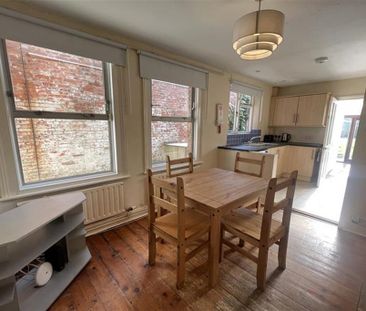 4 bedroom terraced house to rent - Photo 3