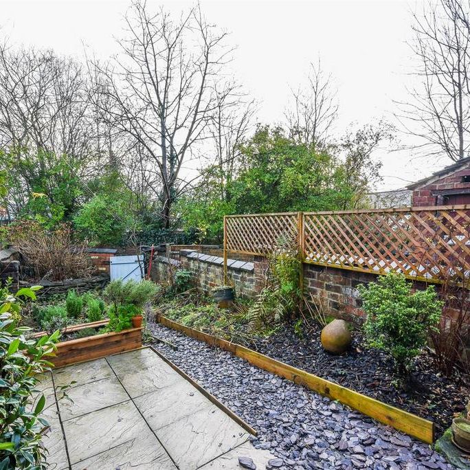 2 bedroom terraced house to rent - Photo 1