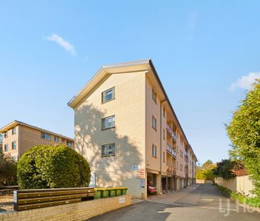 Riverside Living in Queanbeyan East - Renovated 2 Bedroom Unit - Photo 1