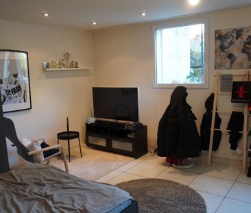 Garden apartment in a beautiful and sunny location - Photo 2