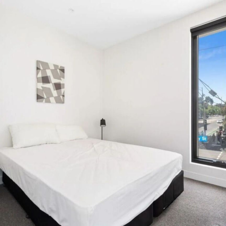 Bright & Modern Furnished Apartment - Photo 1