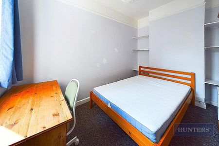 6 bedroom House To Let Total Size: 1680 SQ FT - Photo 4