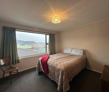 Fully furnished and a fantastic location! - Photo 4