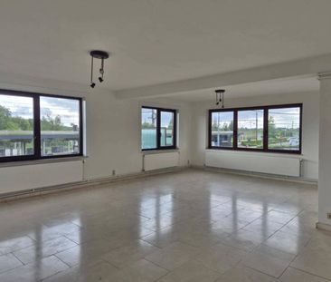 Appartement met 2 slaapkamers, garage en terras - Photo 3