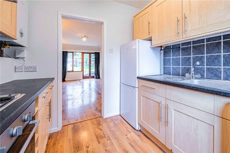 2 bed Maisonette for rent - Photo 3