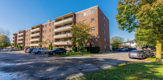 Heritage Place Apartments - Photo 2