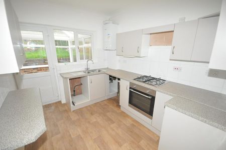 3 bedroom detached bungalow to rent - Photo 4