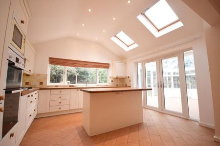 4 bedroom detached bungalow to rent - Photo 2