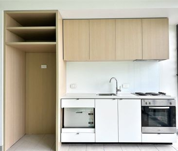 UNFURNISHED SPACIOUS FLOORBOARD ONE BEDROOM STUDIO APARTMENT LOCATE... - Photo 4