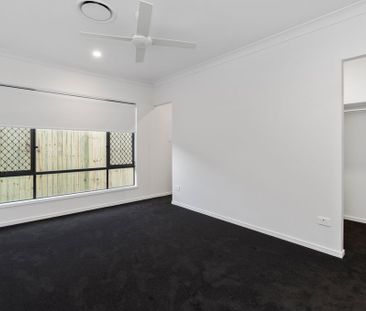 NEAR NEW EXECUTIVE HOME WITH DUCTED AIR CONDITIONING - Photo 3