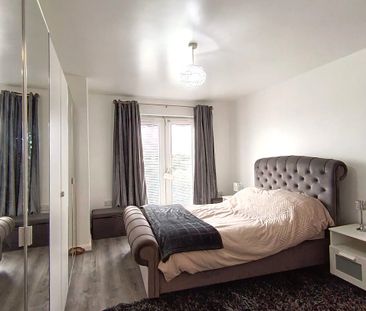 £1,000 PCM, Two Bedroom, Two Bathroom Apartment with Allocated Park... - Photo 2