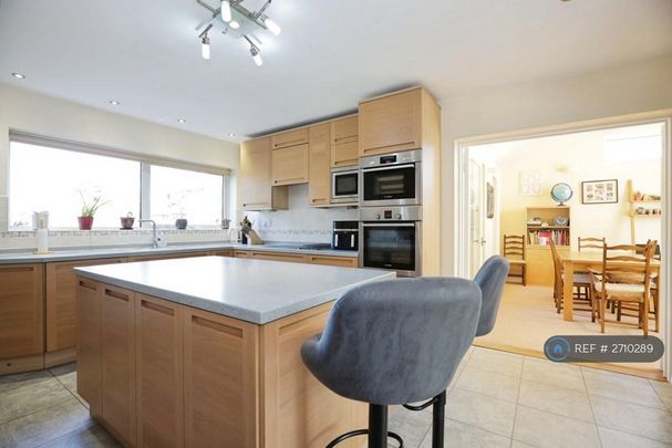 4 bedroom detached house to rent - Photo 1