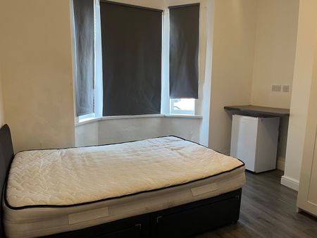 8 Bed Semi-Detached House, Wyley Road, CV6 - Photo 3