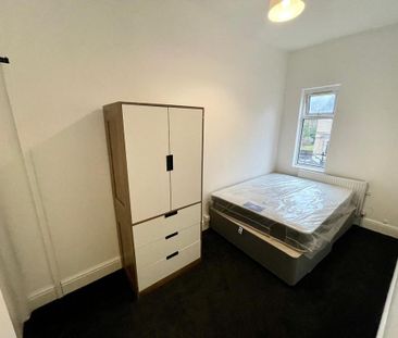 3 bedroom flat to rent - Photo 5