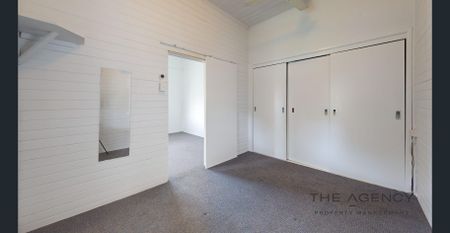 Charming Home in Quiet Street - Photo 2