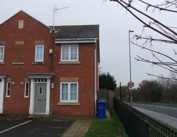3 bedroom semi-detached house to rent - Photo 1
