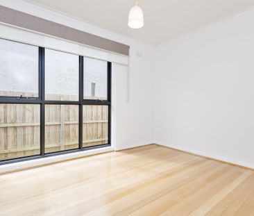 2/64 Holmes Road, Moonee Ponds - Photo 1