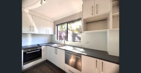Charming 2-Bedroom Townhouse in prime location of Baulkham Hills - Photo 2