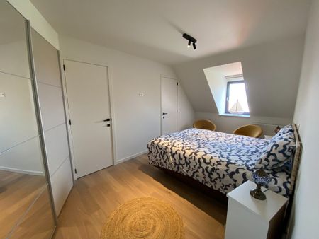 GEMEUBELD - Duplex appartement MET TWEE SLAAPKAMERS gelegen in DUINENWATER te Knokke-Heist. - Photo 2