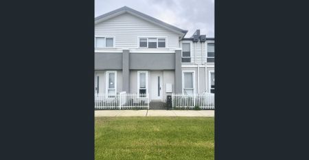 Spacious 4 Bedroom Townhouse - Photo 3