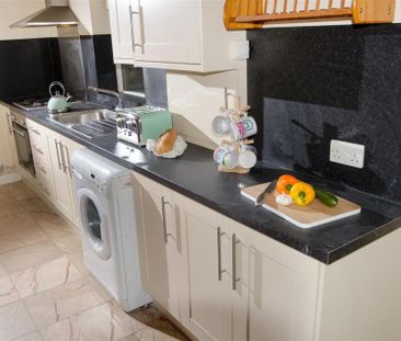 4 bedroom private hall to rent - Photo 4