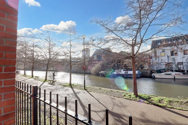 3 Bedroom Flat / Apartment to let - Photo 1