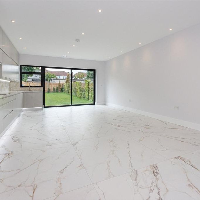 4 bedroom semi-detached house to rent - Photo 1