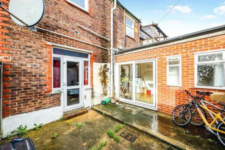 2 bedroom flat to rent - Photo 3