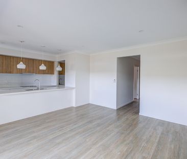 Large 2 Bedroom Duplex! - Photo 2