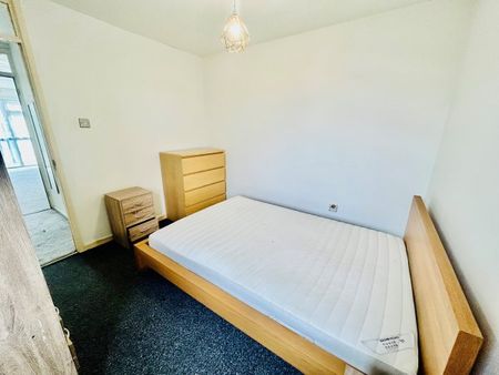 Neville Grove, Warwick, CV34 - Photo 3