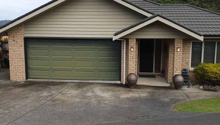 Modern, Spacious Family Home in Riverstone Terrace - Photo 2