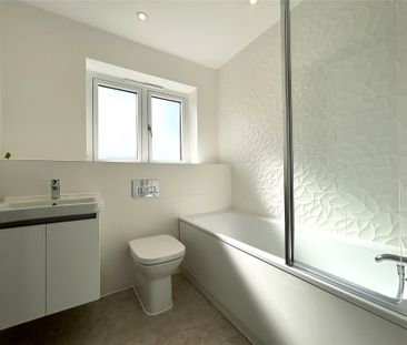 3 bedroom House in Collins Walk, Crowthorne - Photo 3