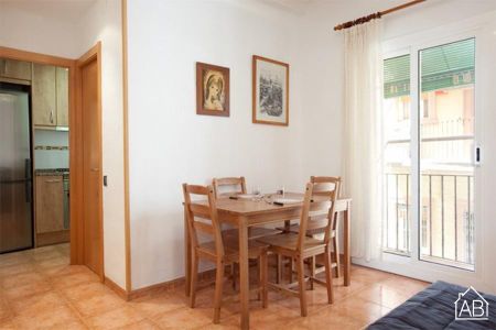 Lovely Apartment with a Balcony in La Barceloneta - Photo 5