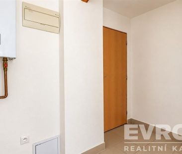 Pronájem bytu 1+kk 28 m2 - Fotografie 5