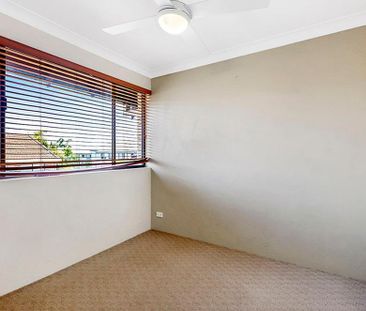 Unit in sought after Burleigh Heads - Photo 4