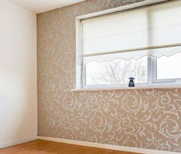 2 bedroom semi-detached house to rent - Photo 3