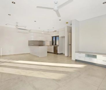 Stylishly spacious duplex - Photo 1