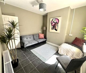 Room 4, 14 Beechmount Street, Belfast, BT12 7NG - Photo 2