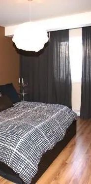 5 1/2 Paisible, ascenseur inclu - Photo 1